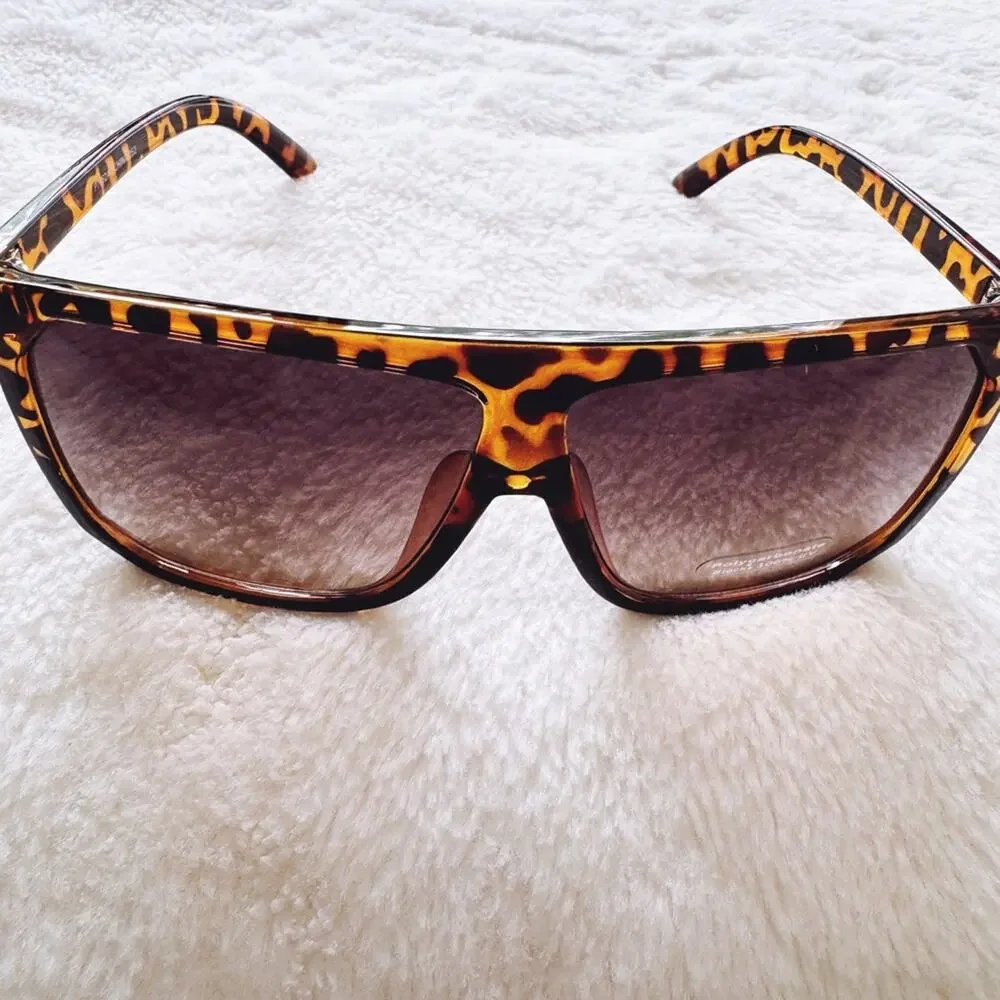 Kira Tortoise Brown & Black Oversized Sunglasses - Picture 3 of 11